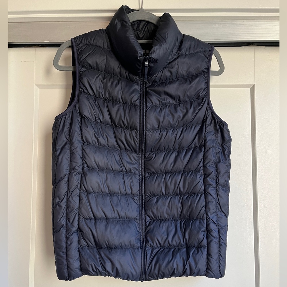 Uniqlo Ultra Light Down Vest in Navy Size M